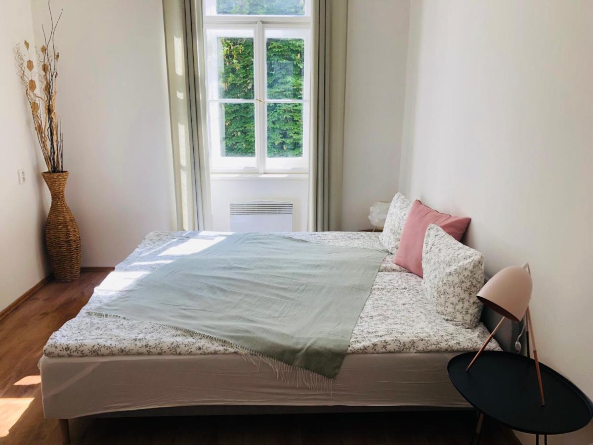 Adam&Eva Rooms Прага Екстер'єр фото
